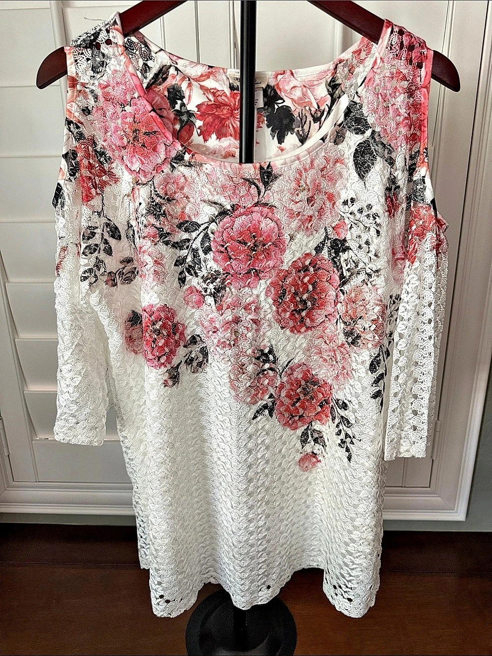 Brittany Black Floral Lace Cold Shoulder Tunic White & Pink XL